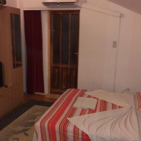 מוסטר Apartments & Hostel Zdrava Hrana מראה חיצוני תמונה