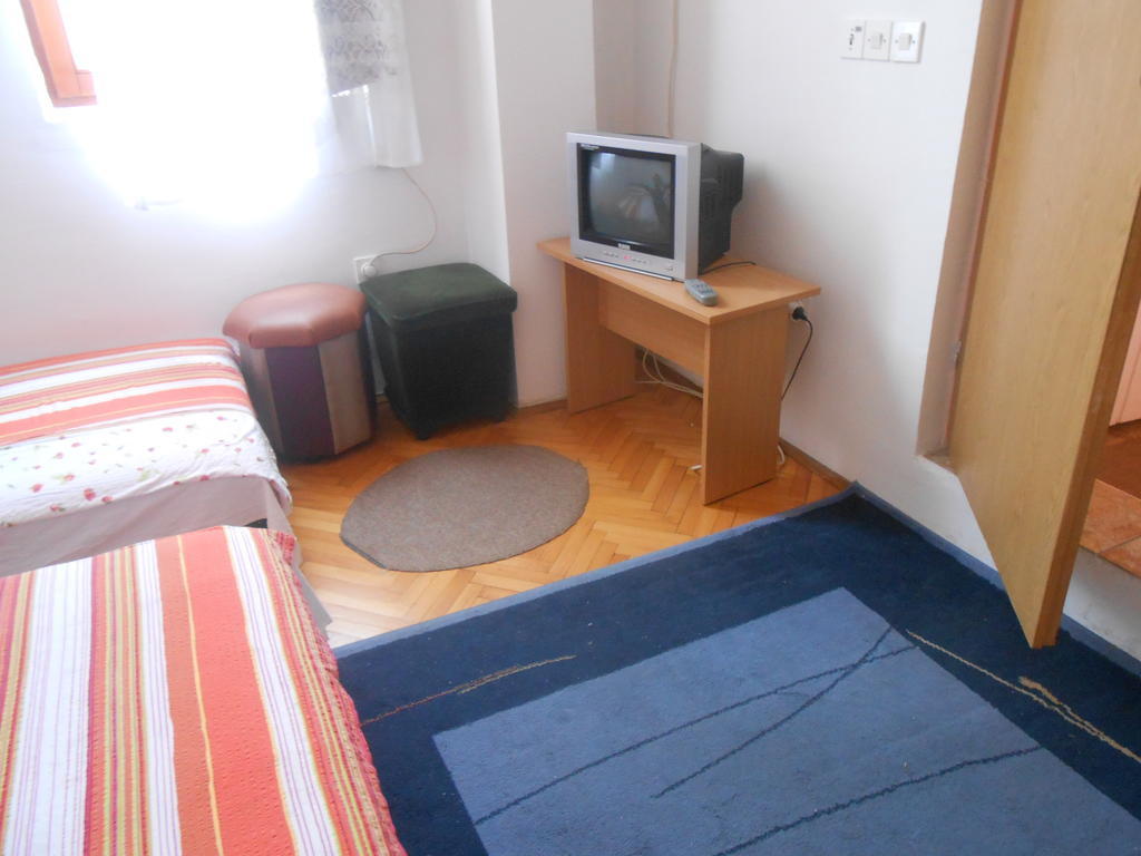 מוסטר Apartments & Hostel Zdrava Hrana חדר תמונה