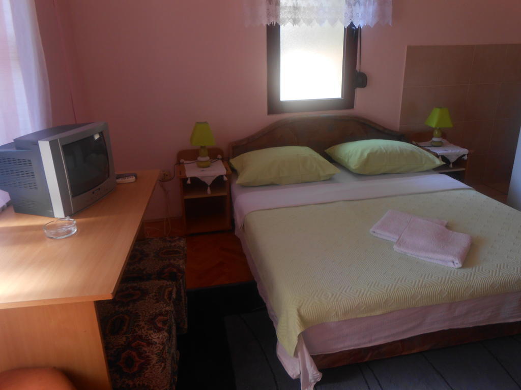 מוסטר Apartments & Hostel Zdrava Hrana חדר תמונה