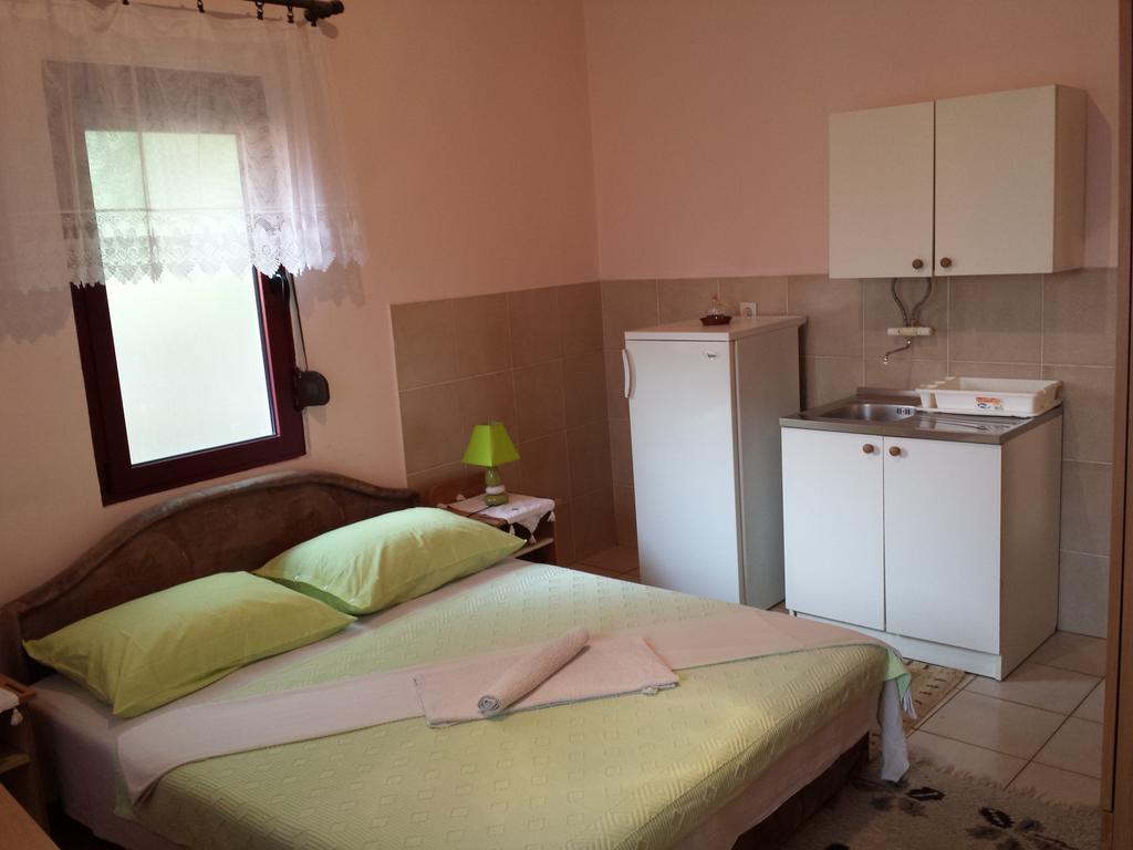 מוסטר Apartments & Hostel Zdrava Hrana חדר תמונה