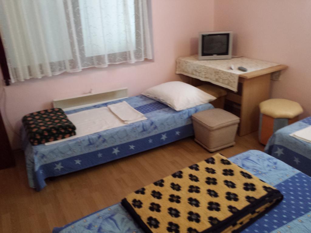 מוסטר Apartments & Hostel Zdrava Hrana חדר תמונה