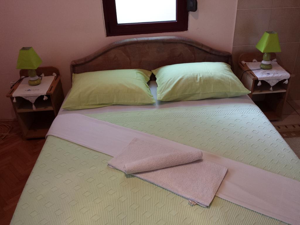 מוסטר Apartments & Hostel Zdrava Hrana חדר תמונה