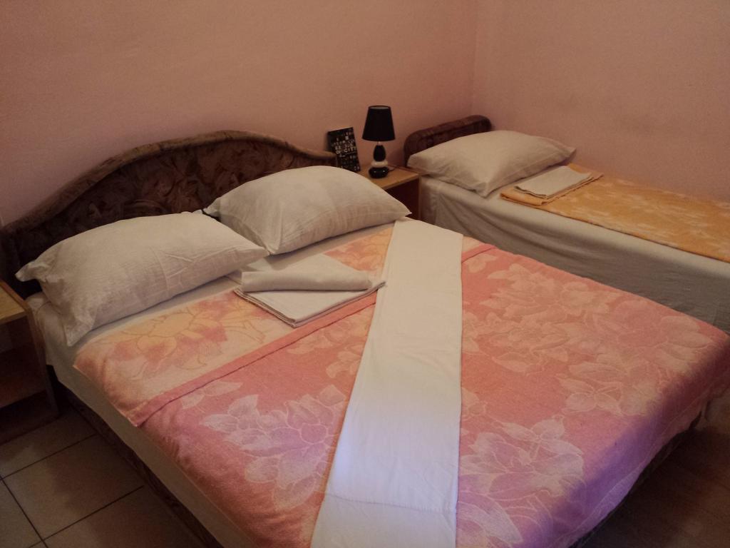 מוסטר Apartments & Hostel Zdrava Hrana חדר תמונה
